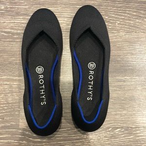 Black Rothy’s Flats size 7.5